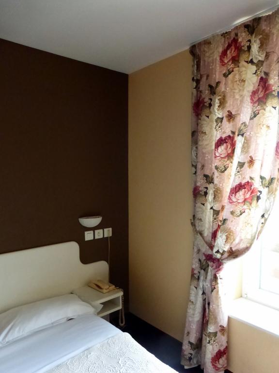 Hotel De France Pontorson Szoba fotó
